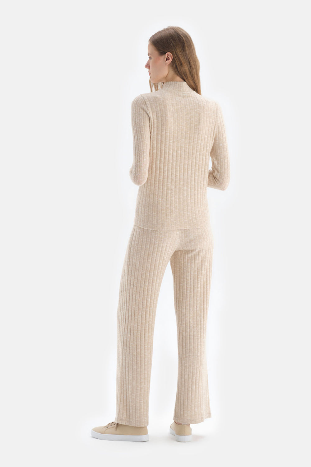 BEIGE PANTS