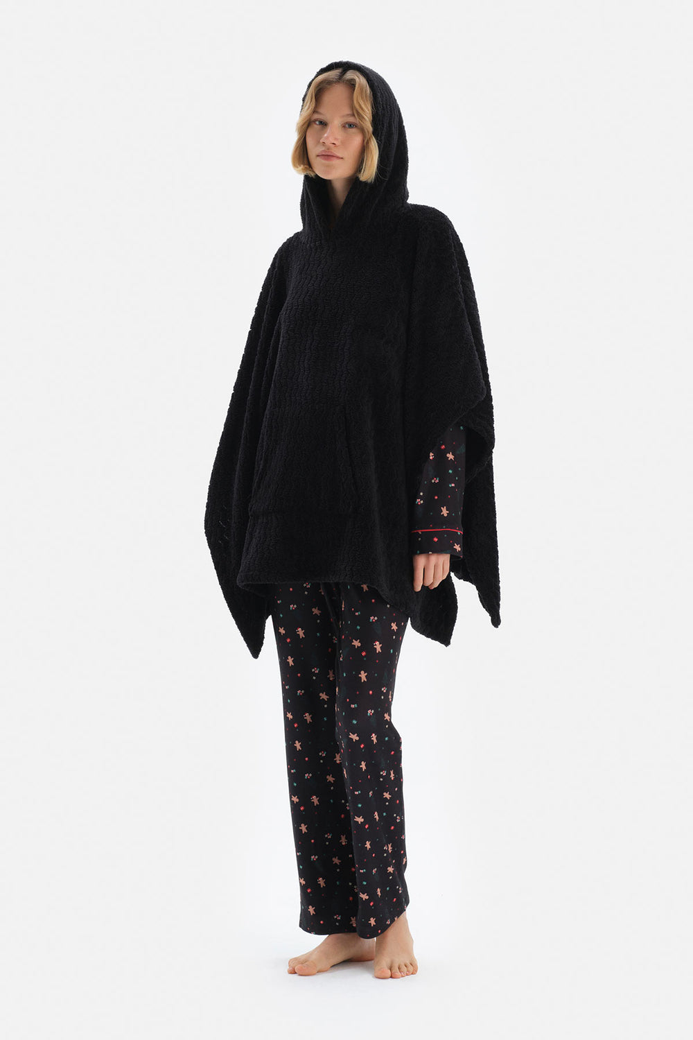 BLACK ROBE