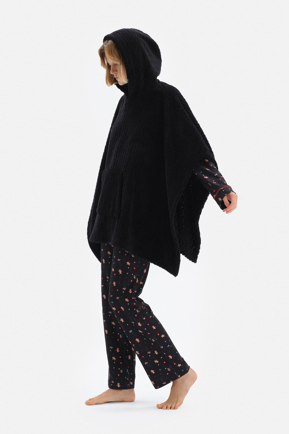 BLACK ROBE