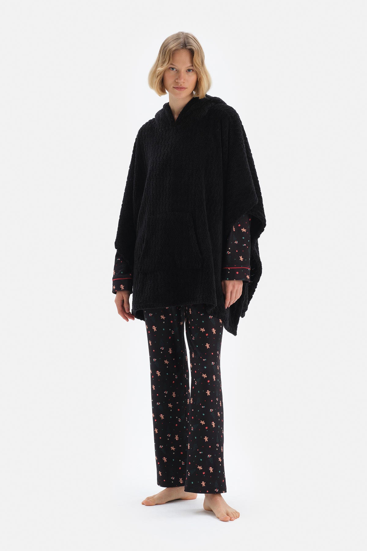 BLACK ROBE