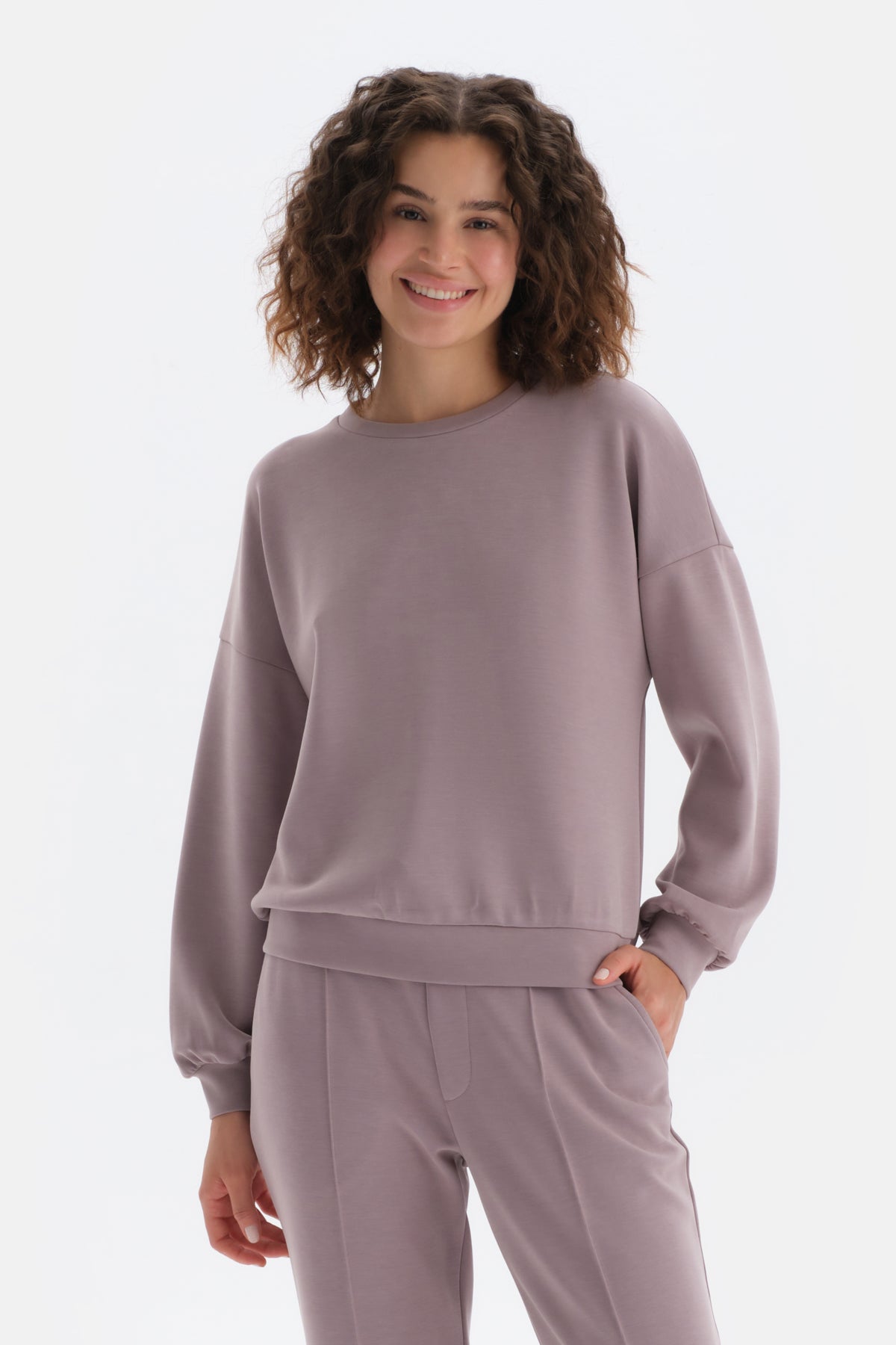 Light Lilac CREW-NECK  LONG SLEEVE SWEATSHIRT