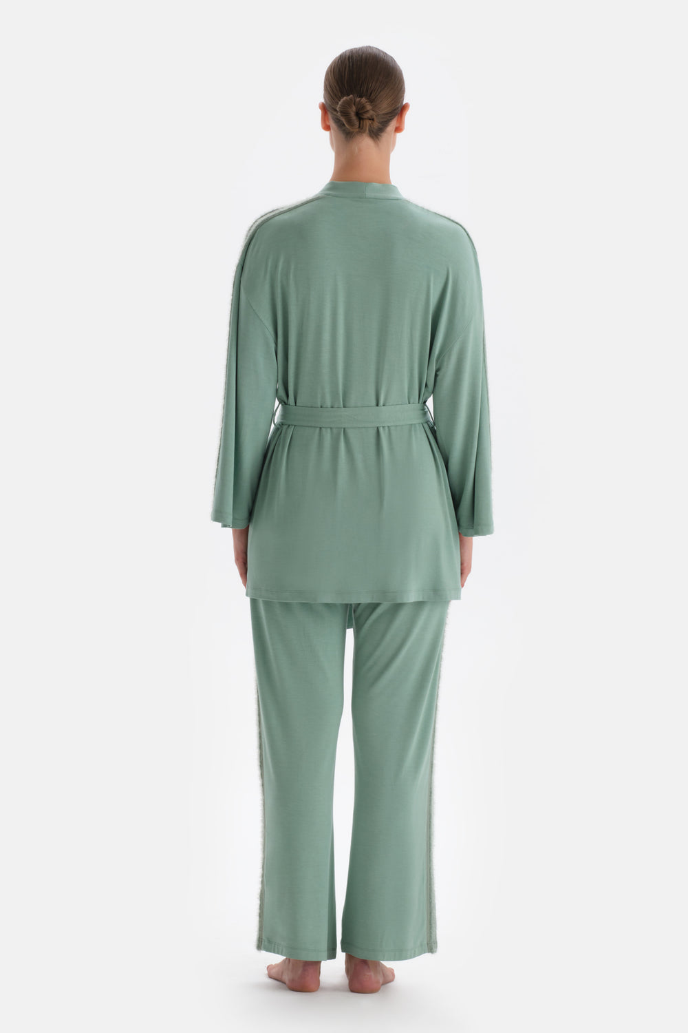 Yeşil Dantel Ve Bağlama Detaylı Viskon Sabahlık