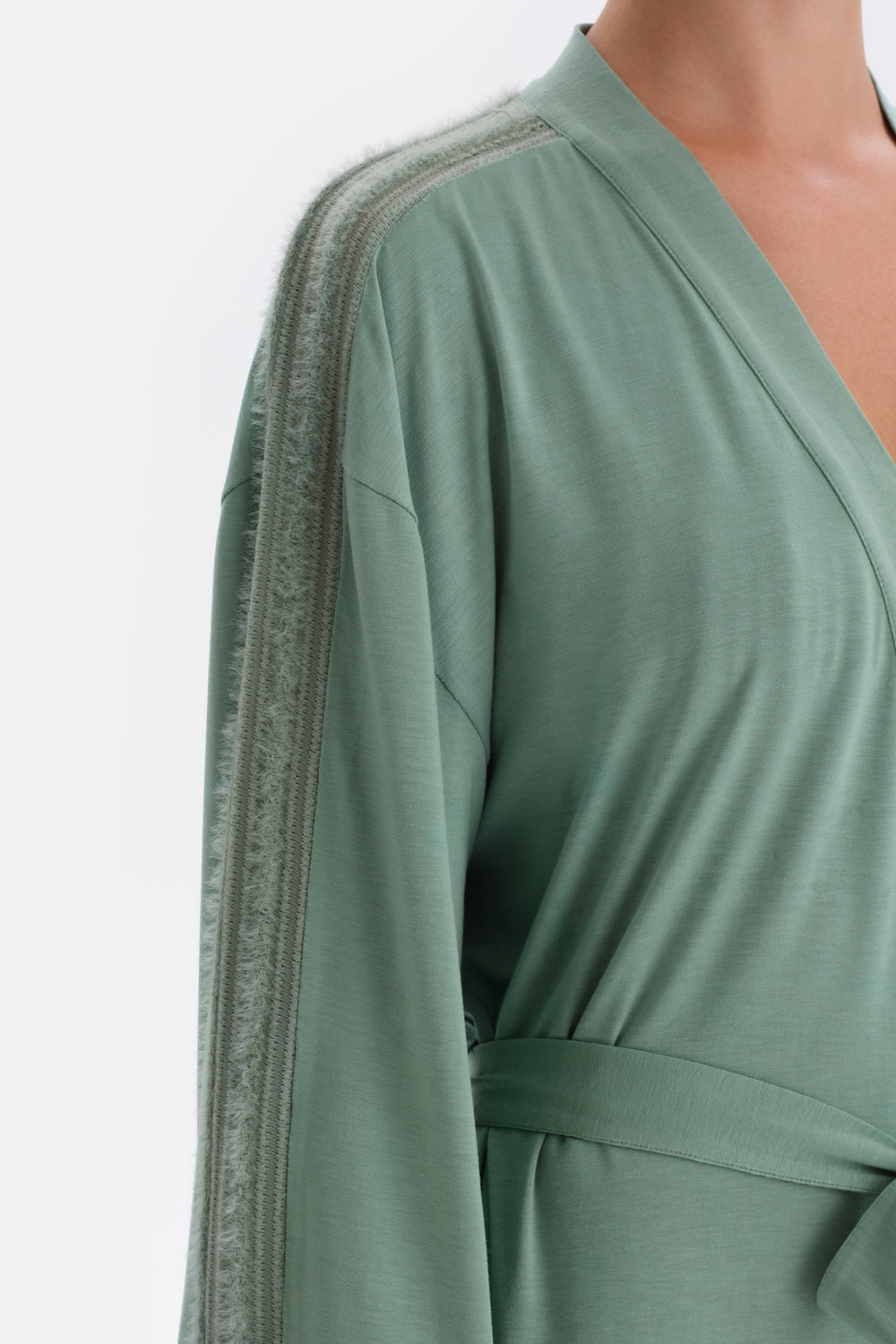 Yeşil Dantel Ve Bağlama Detaylı Viskon Sabahlık