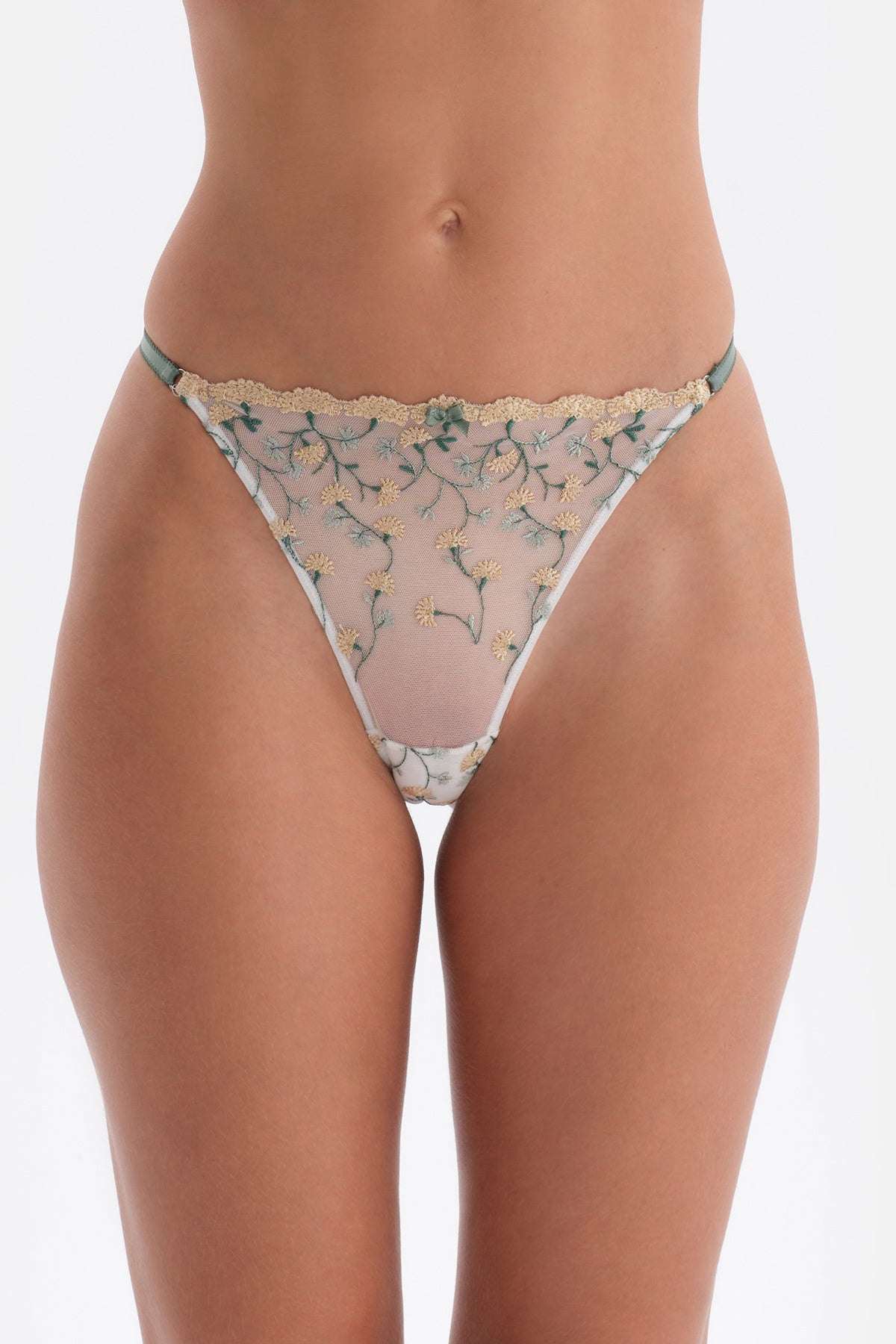 Ekru Çiçek Nakış Detaylı Tanga Külot