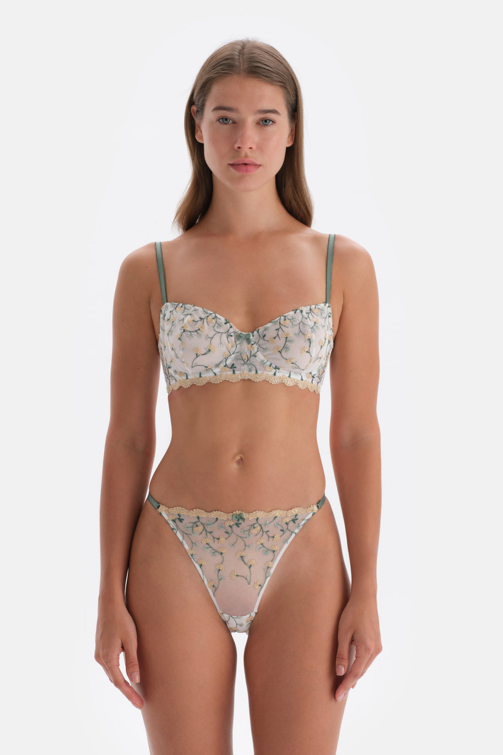 Ekru Çiçek Nakış Detaylı Tanga Külot