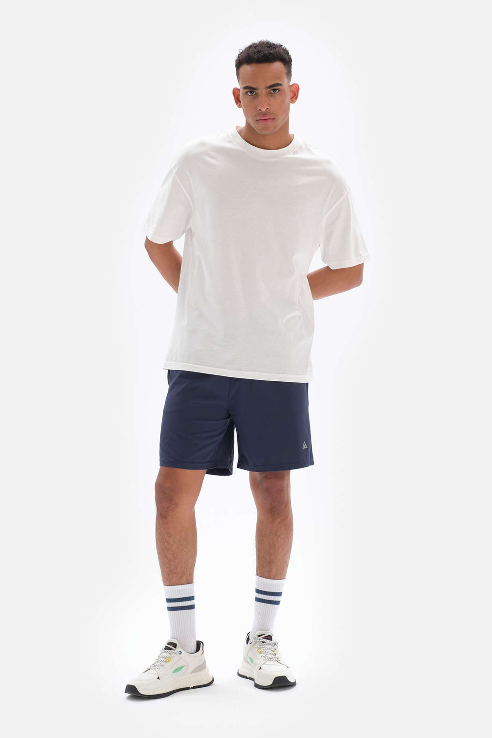 WHITE T-SHIRT