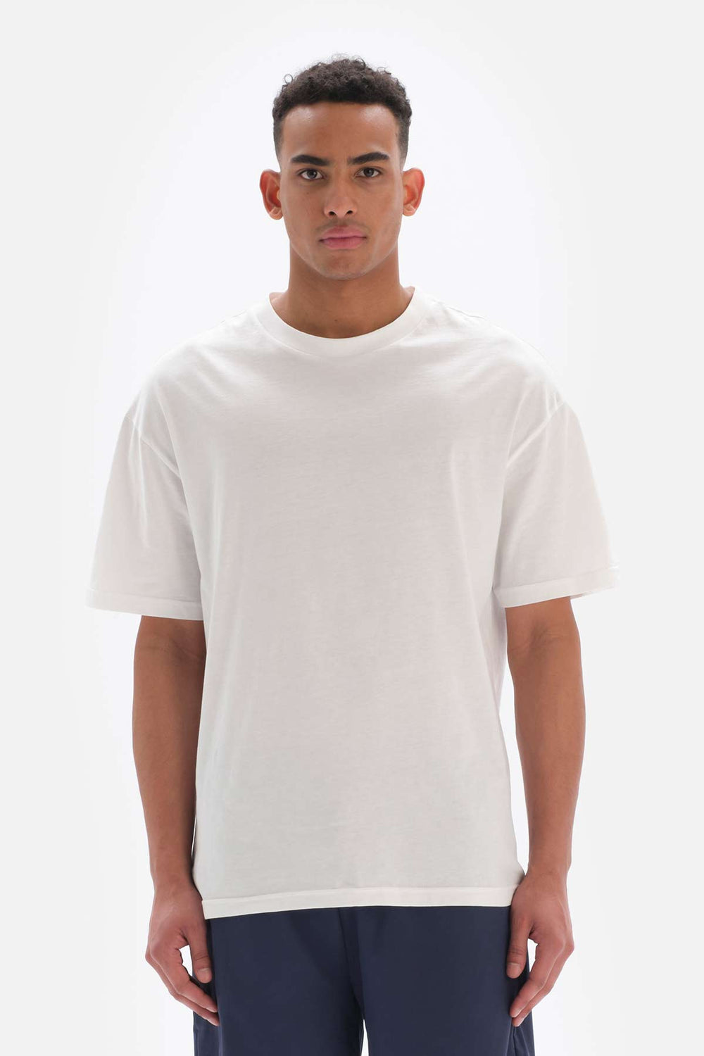 WHITE T-SHIRT