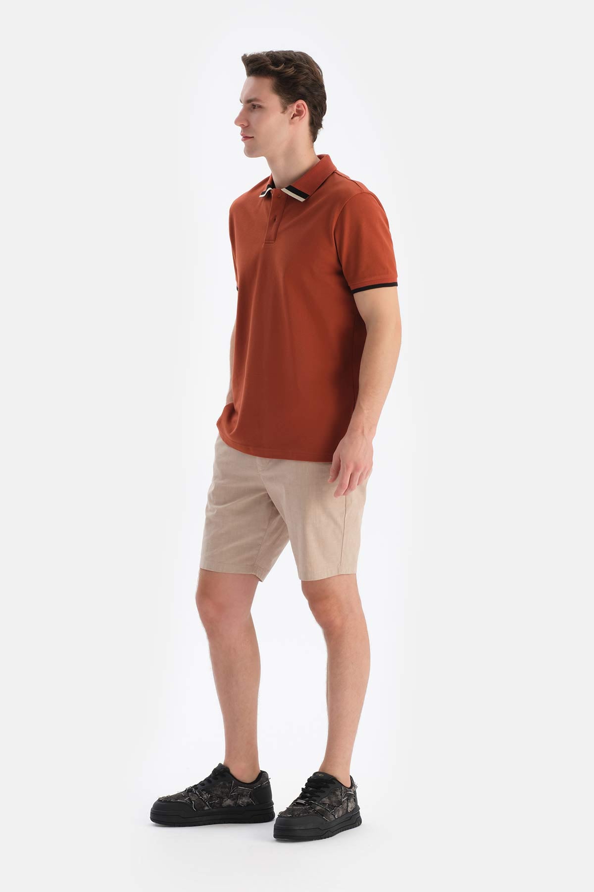 BROWN T-SHIRT