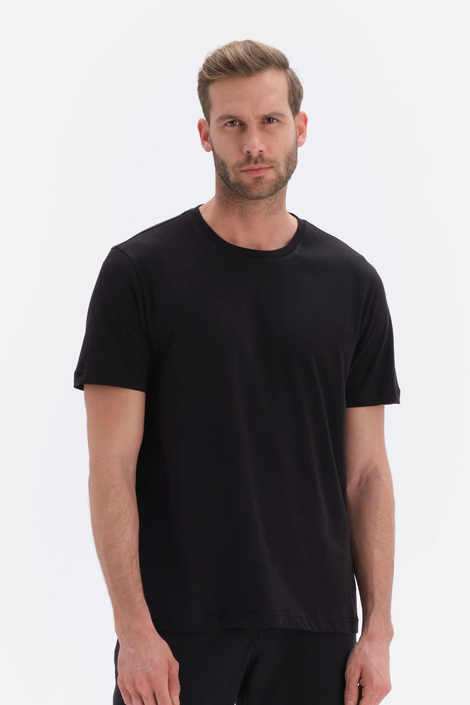 BLACK T-SHIRT