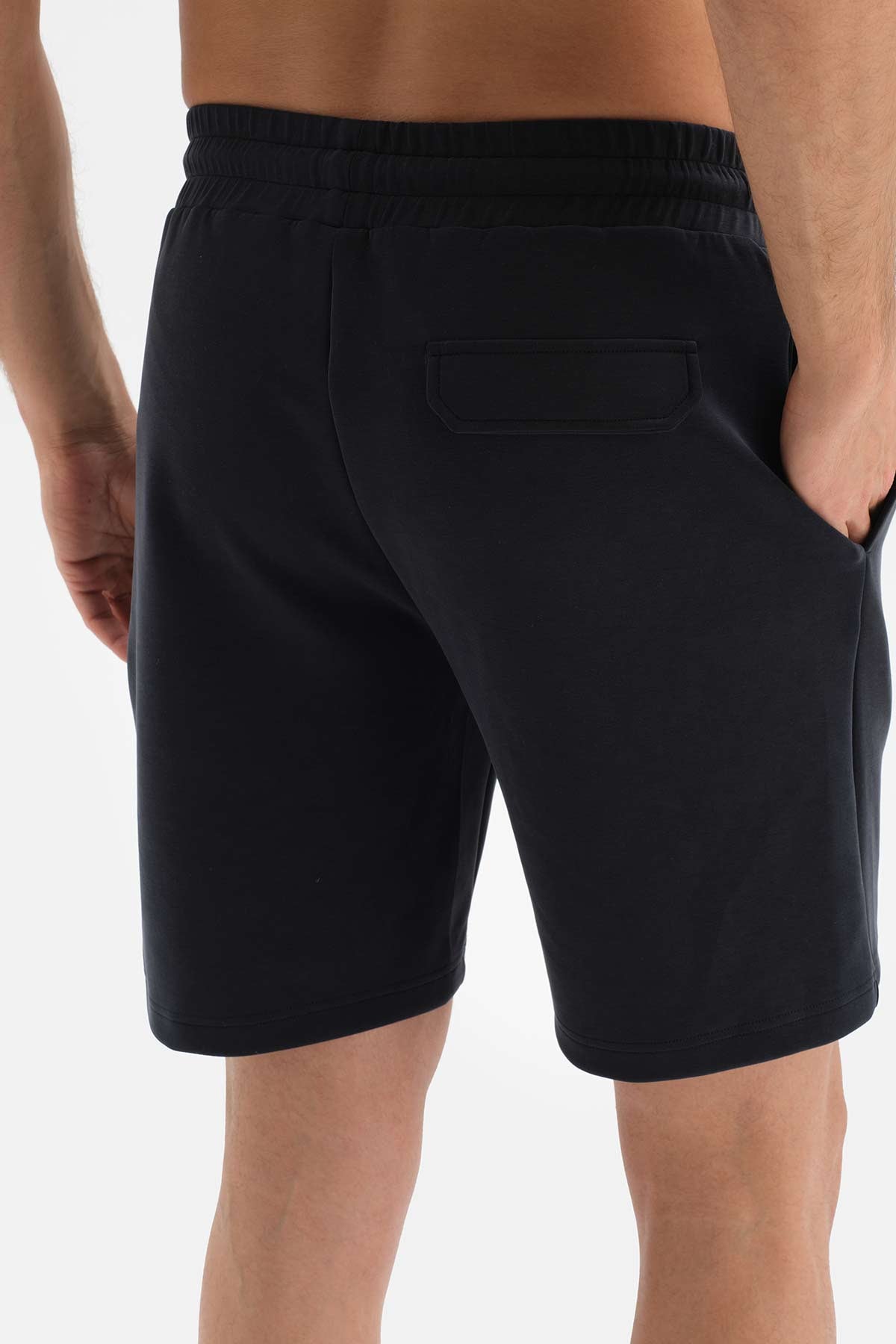 BLACK MODAL ELASTIC WAIST BACK POCKET DETAILED SHORTS