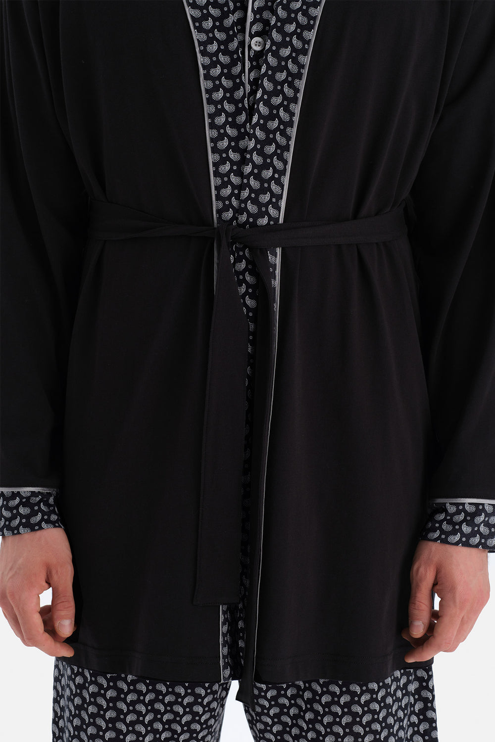 BLACK ROBE