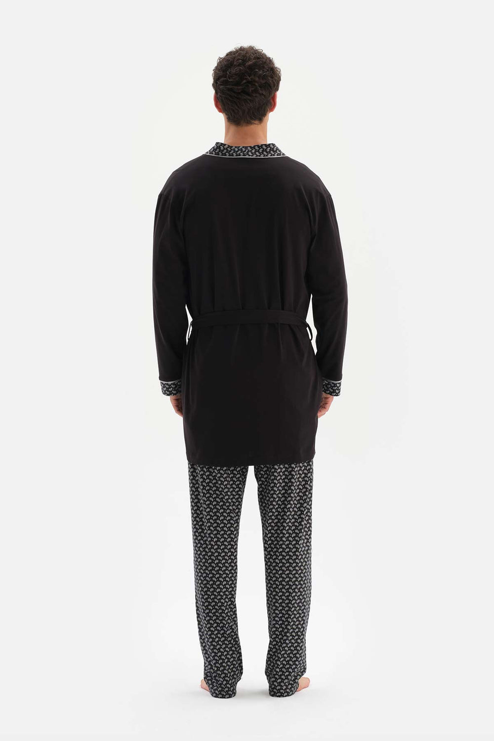 BLACK ROBE