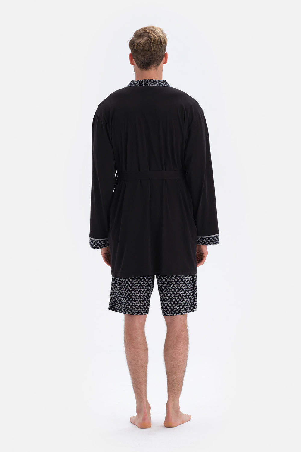 BLACK ROBE