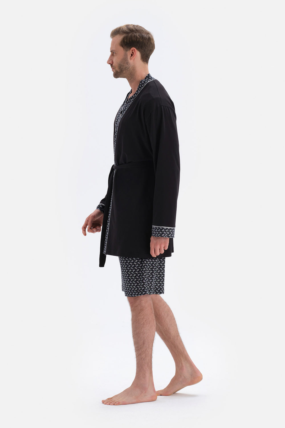 BLACK ROBE