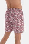 Pembe - Ekru Zürafa Desenli Orta Deniz Şortu
