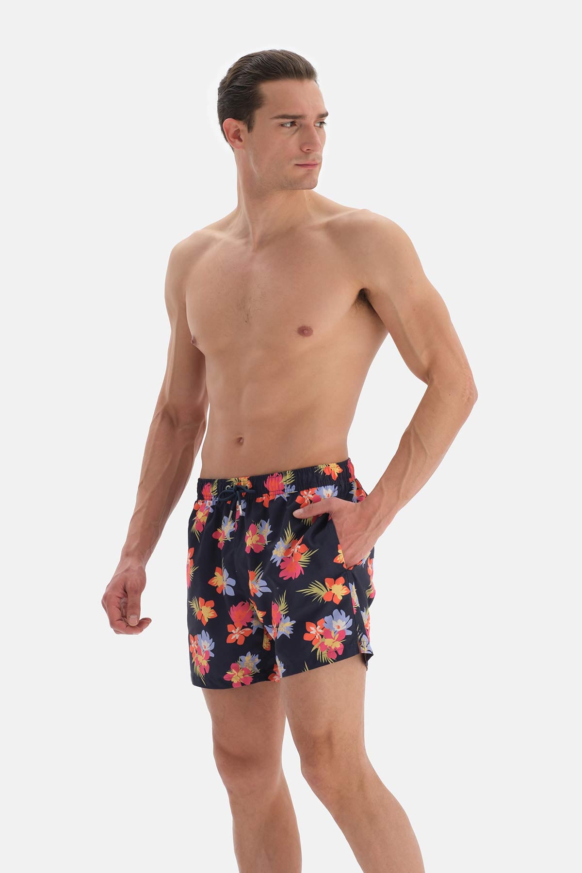 Lacivert - Pembe Çiçek Desenli Kısa Deniz Şortu