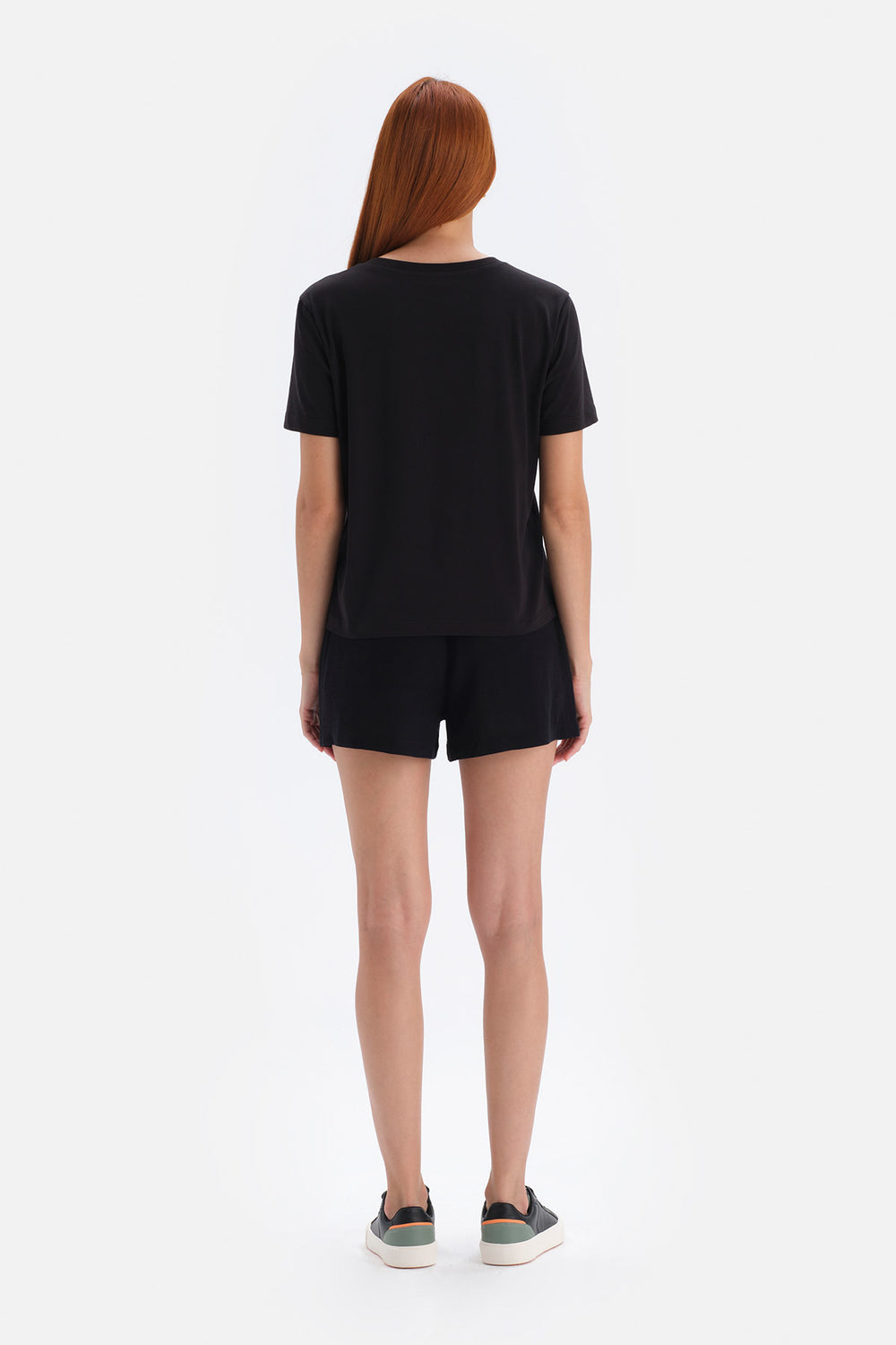 BLACK T-SHIRT