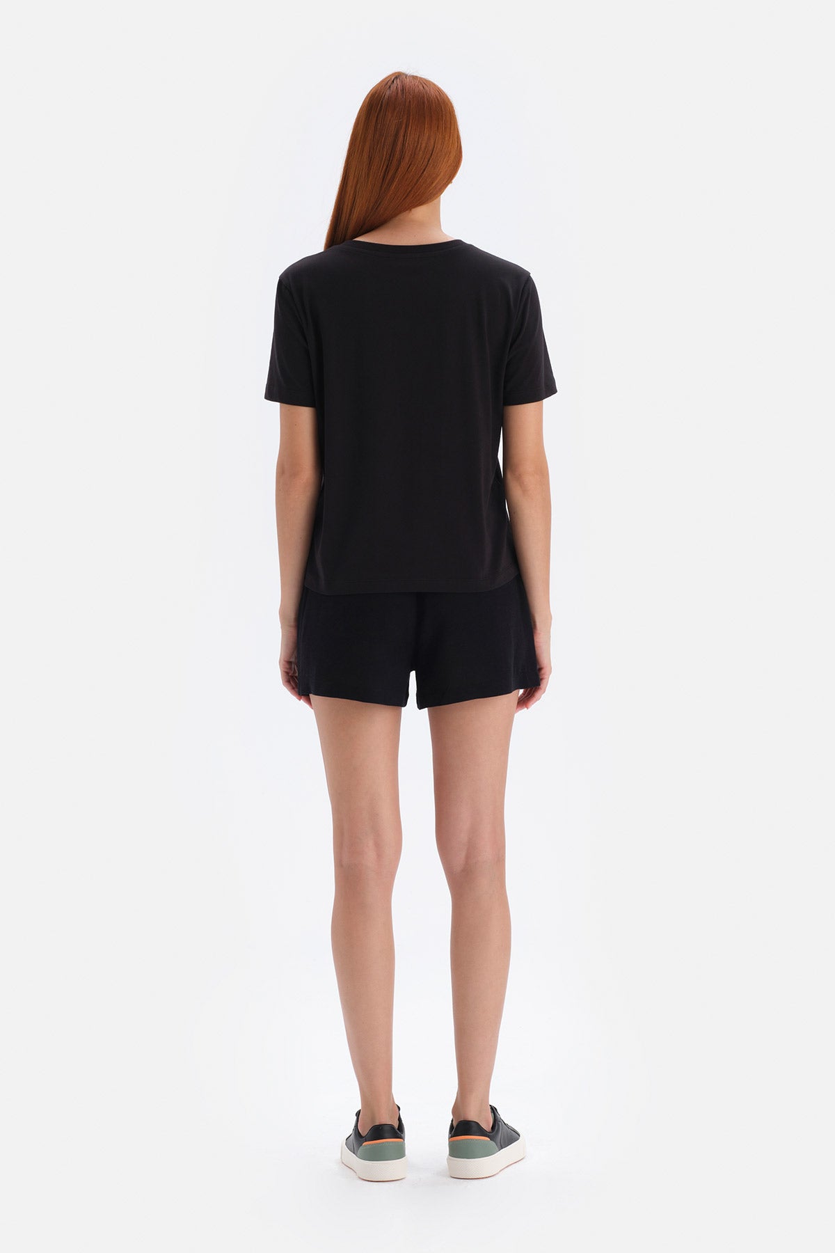 BLACK T-SHIRT