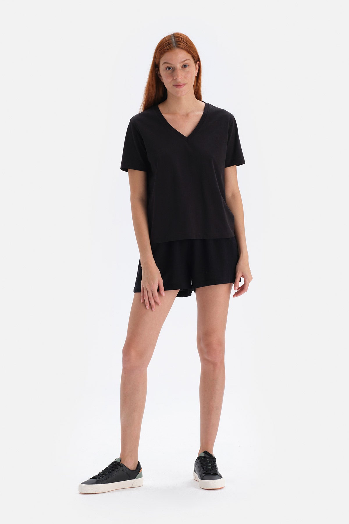 BLACK T-SHIRT