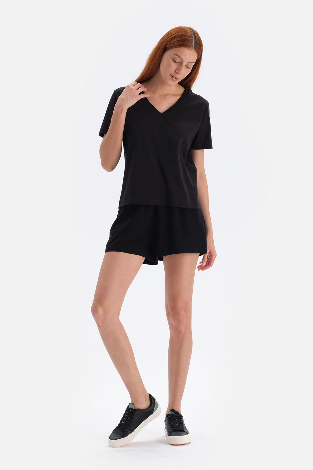 BLACK T-SHIRT