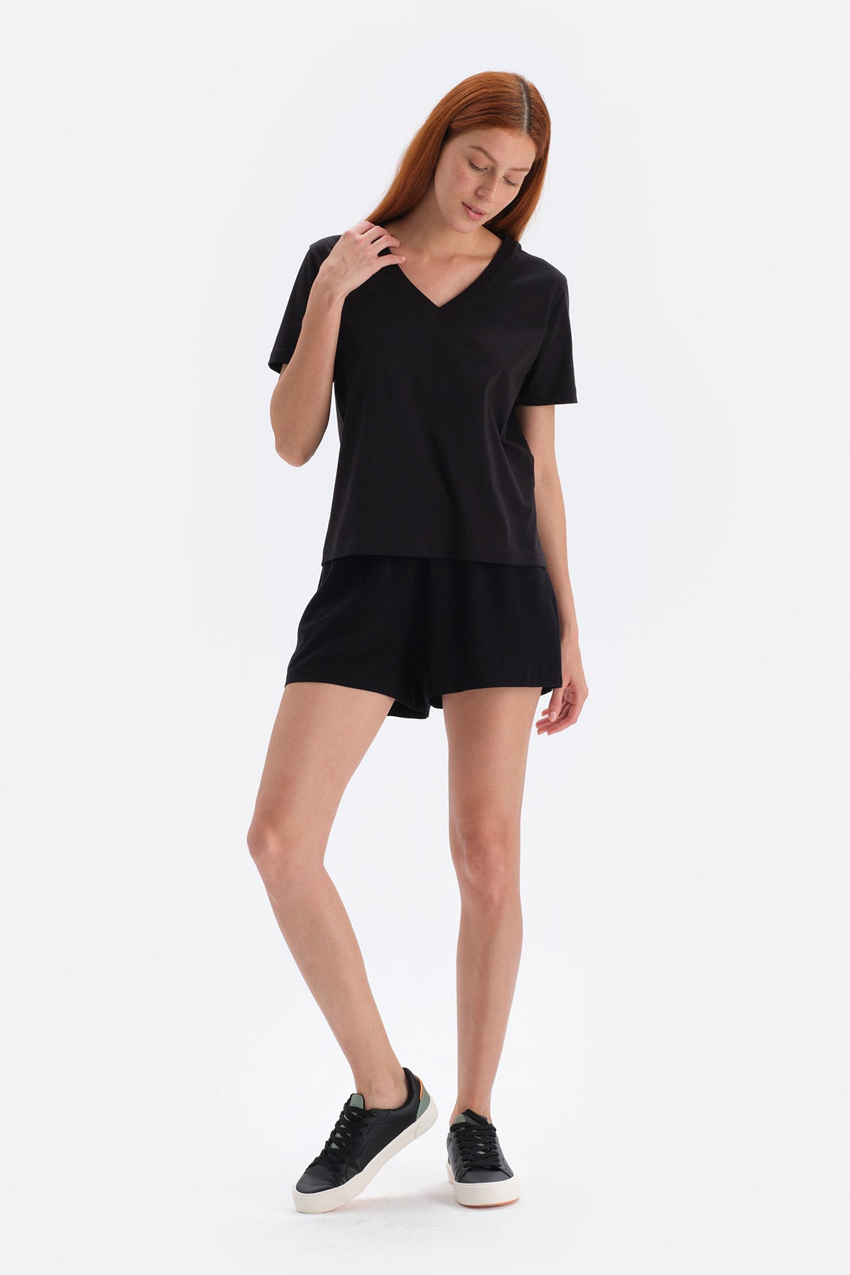 BLACK T-SHIRT