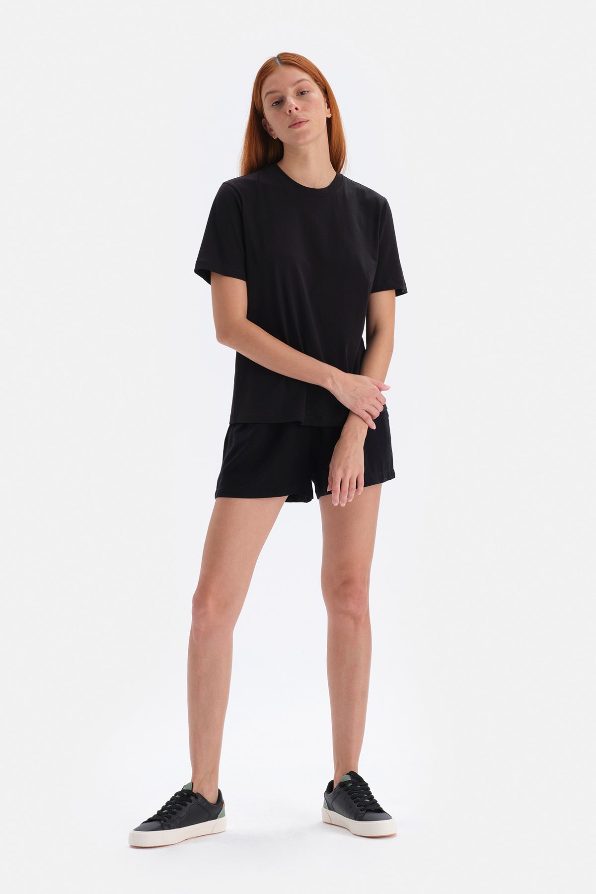 BLACK T-SHIRT