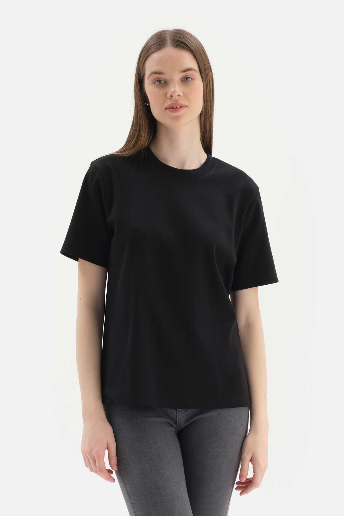 BLACK T-SHIRT