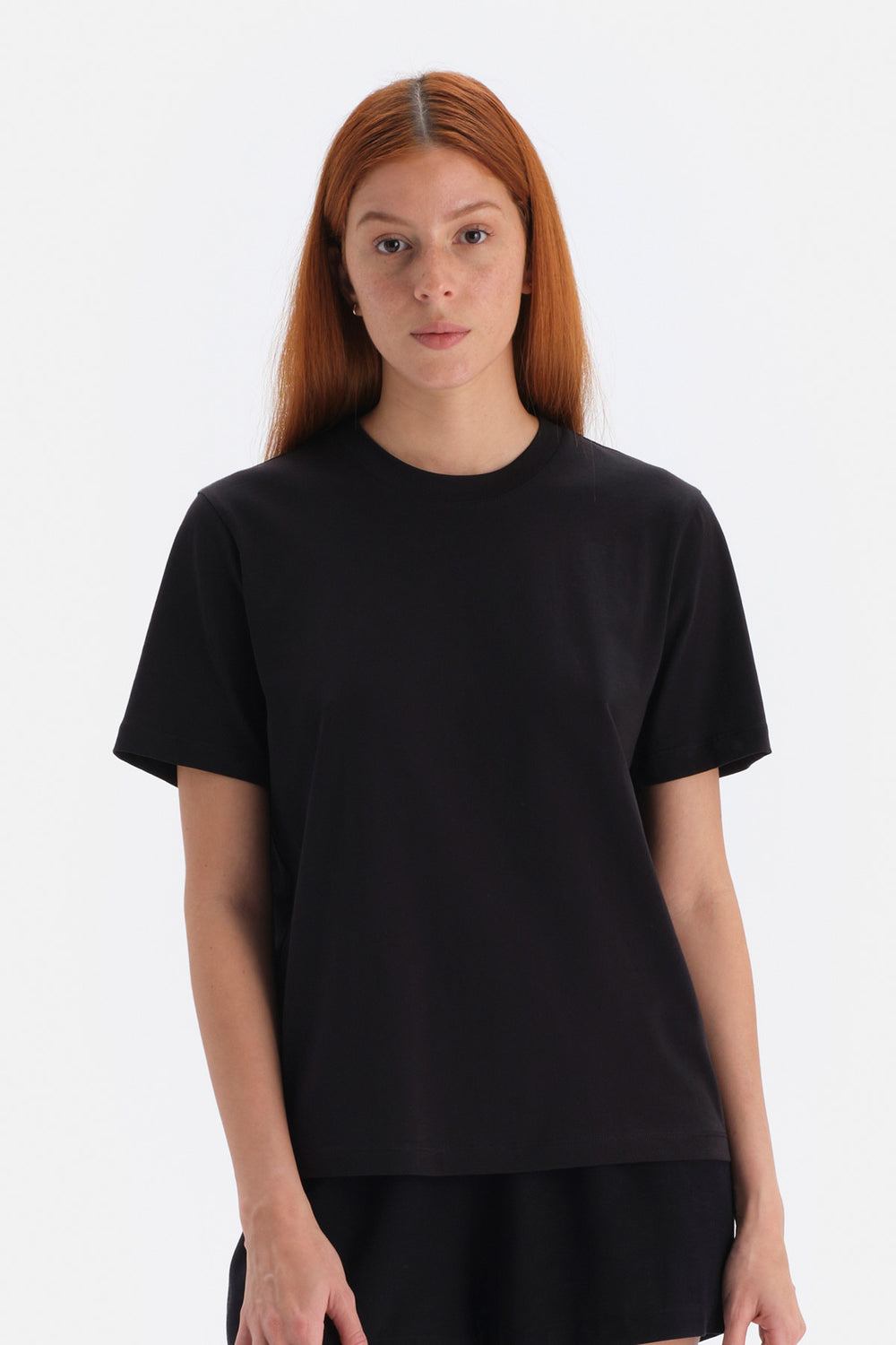 BLACK T-SHIRT