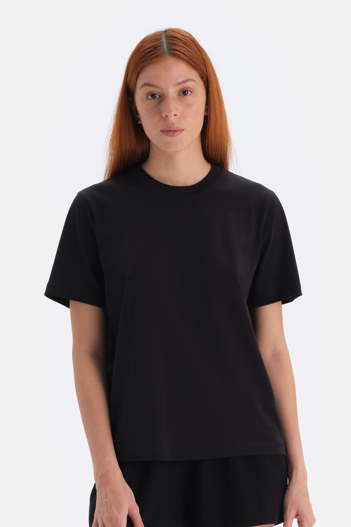 BLACK T-SHIRT
