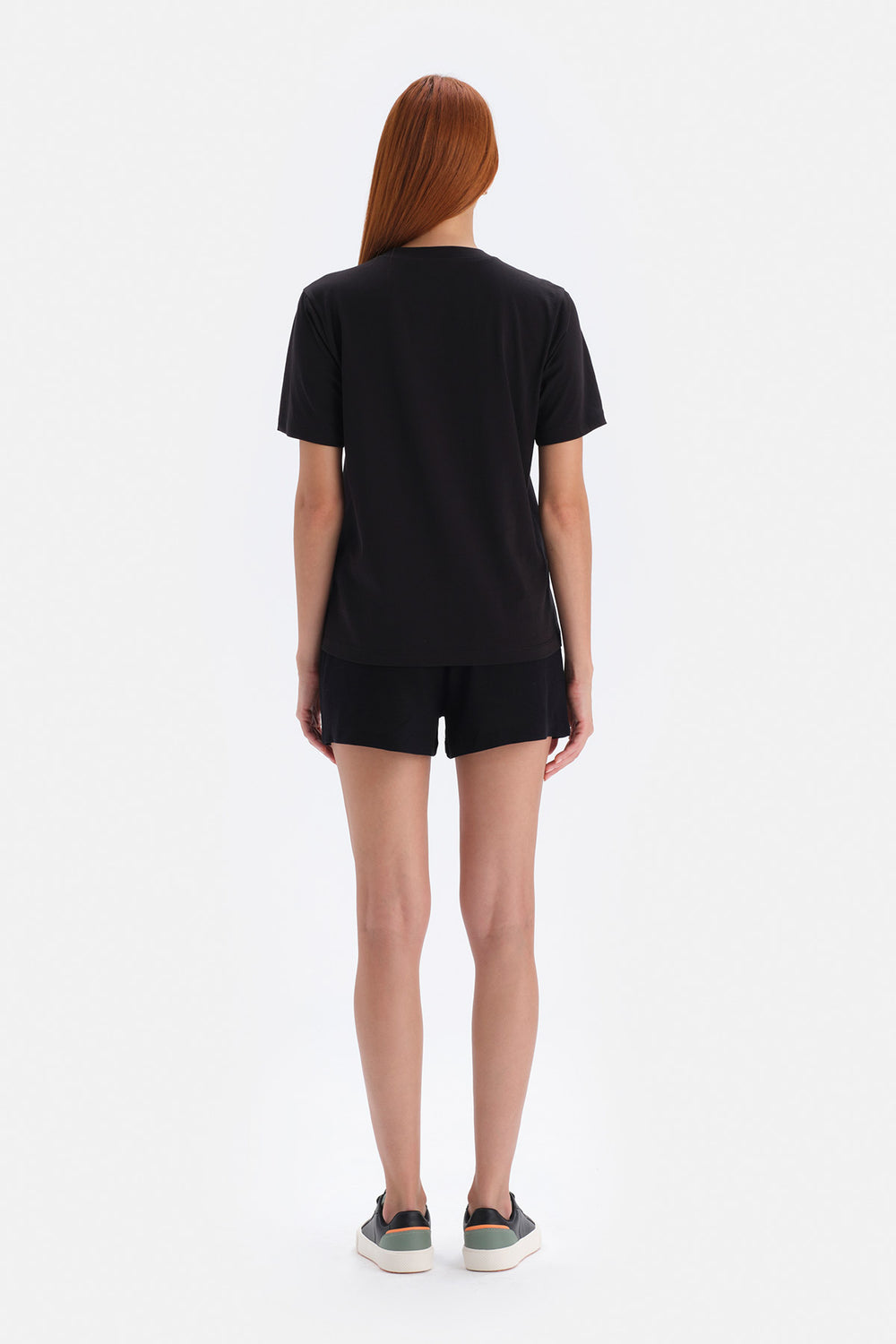 BLACK T-SHIRT