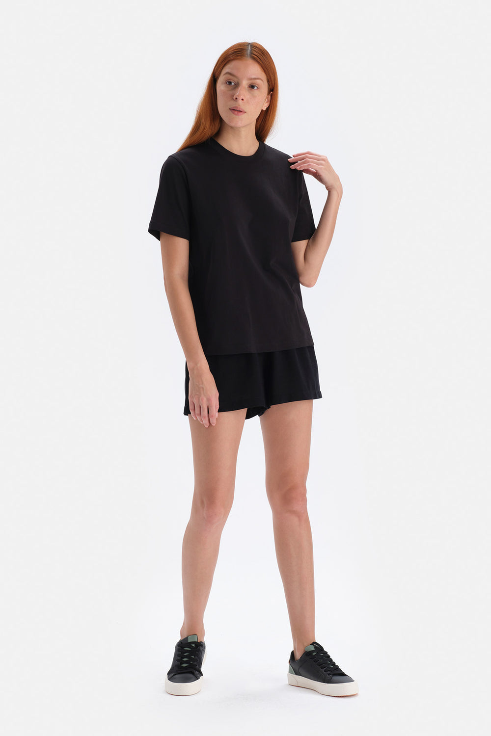 BLACK T-SHIRT