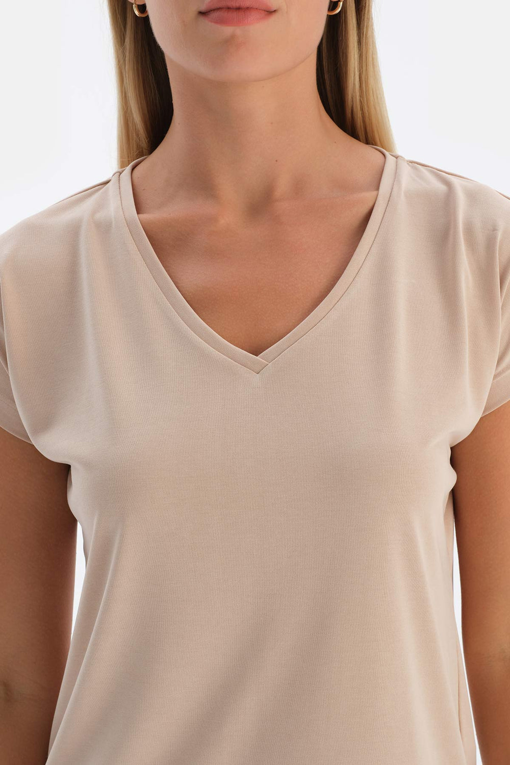 BEIGE V-NECK LOW SLEEVE CUPRO T-SHIRT