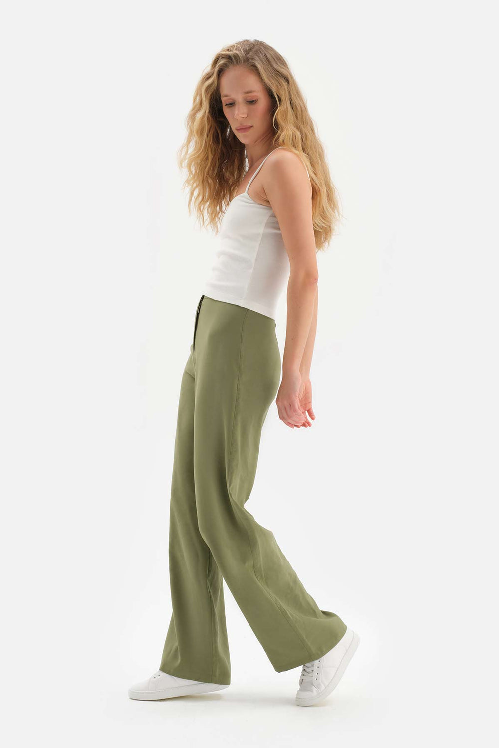 WHITE THIN STRAP RIB ATHLET