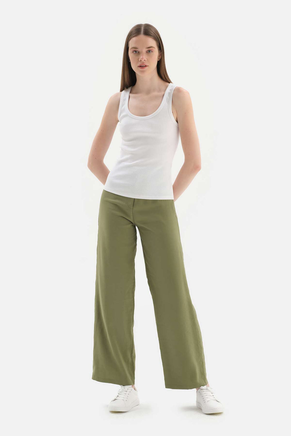 WHITE THICK STRAP RIBBED ATHLET