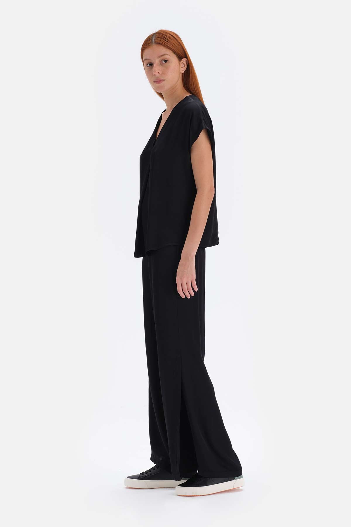 BLACK TROUSERS