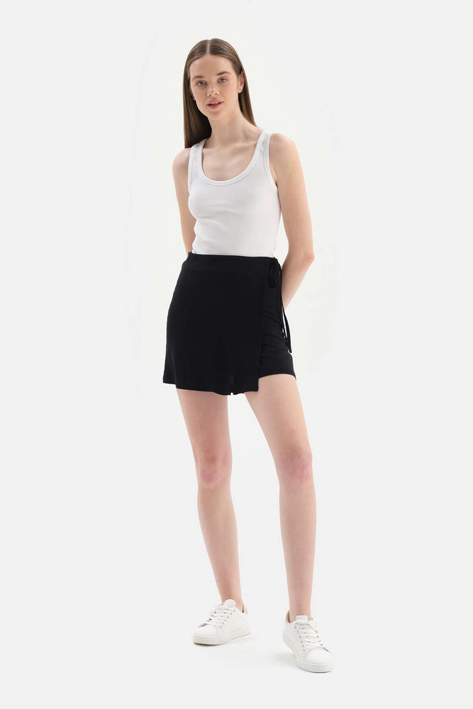 BLACK WOVEN SHORTS SKIRT