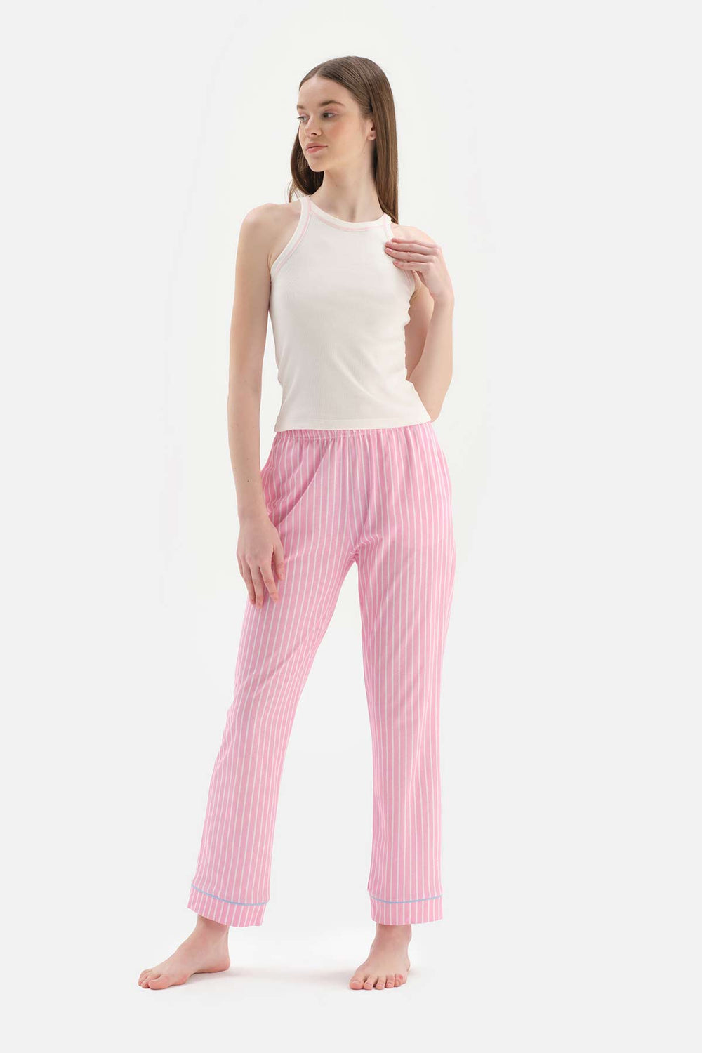 WHITE CREW-NECK ATHLET TOP STRIPED BOTTOM KNITTED PAJAMAS