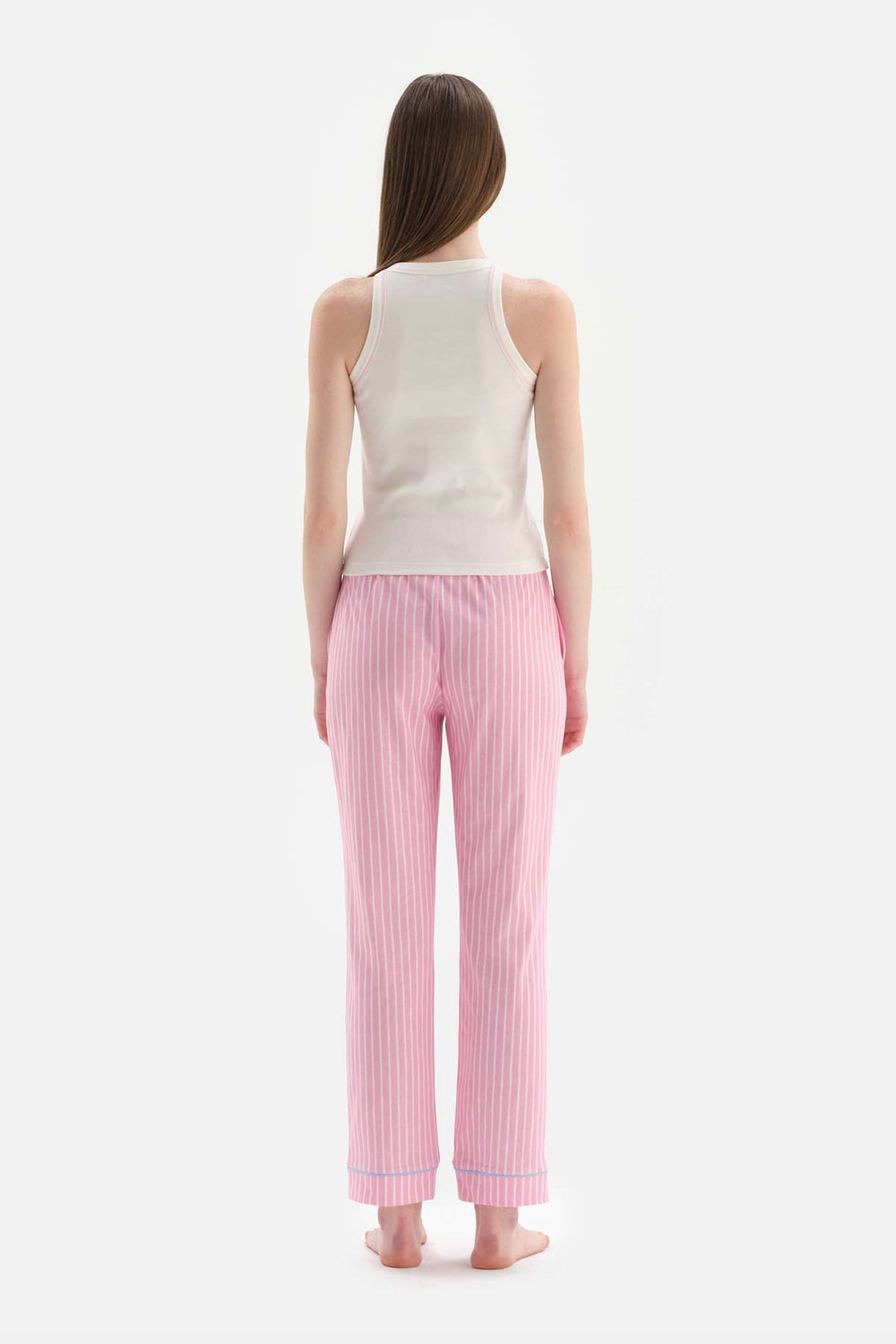 WHITE CREW-NECK ATHLET TOP STRIPED BOTTOM KNITTED PAJAMAS