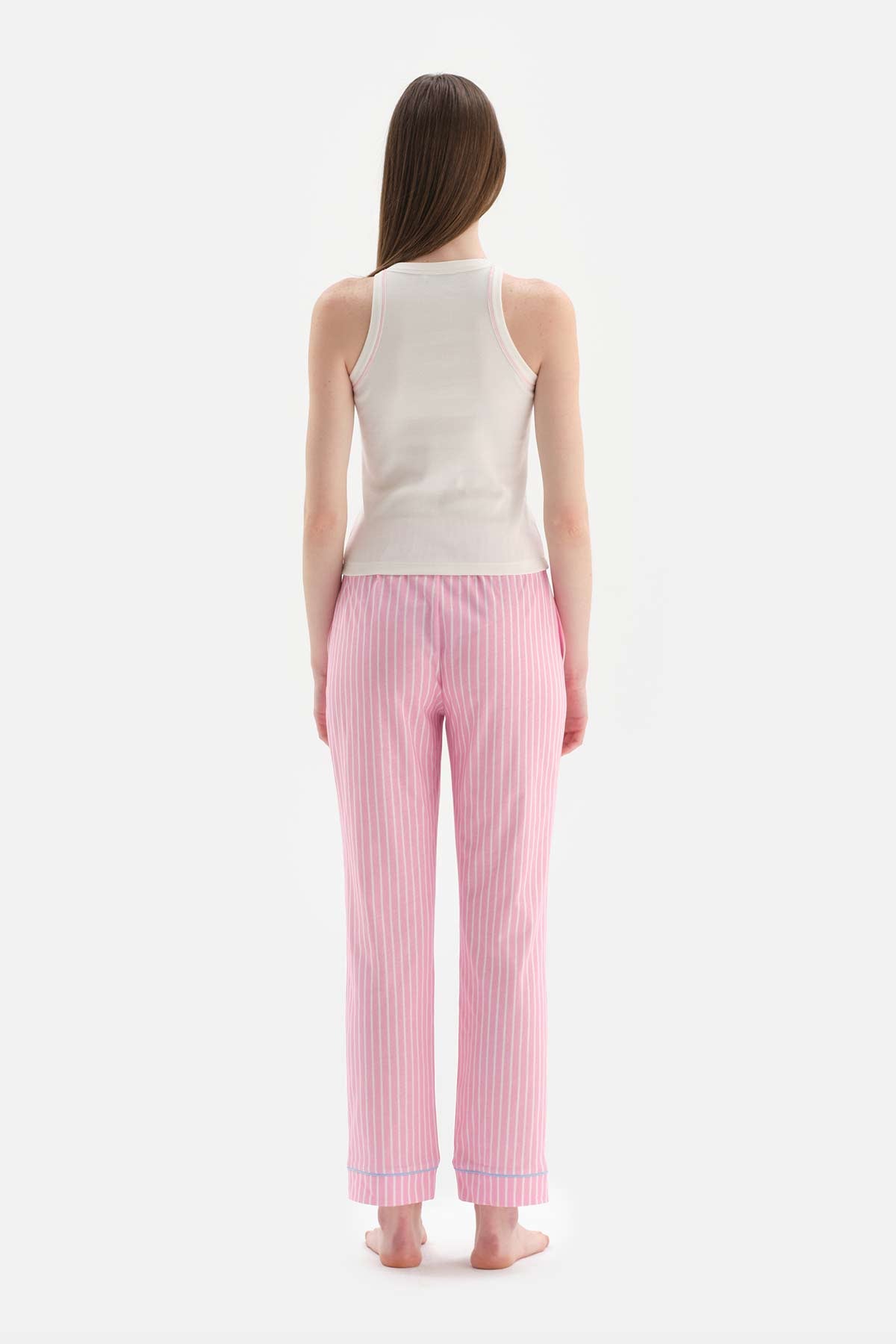 WHITE CREW-NECK ATHLET TOP STRIPED BOTTOM KNITTED PAJAMAS