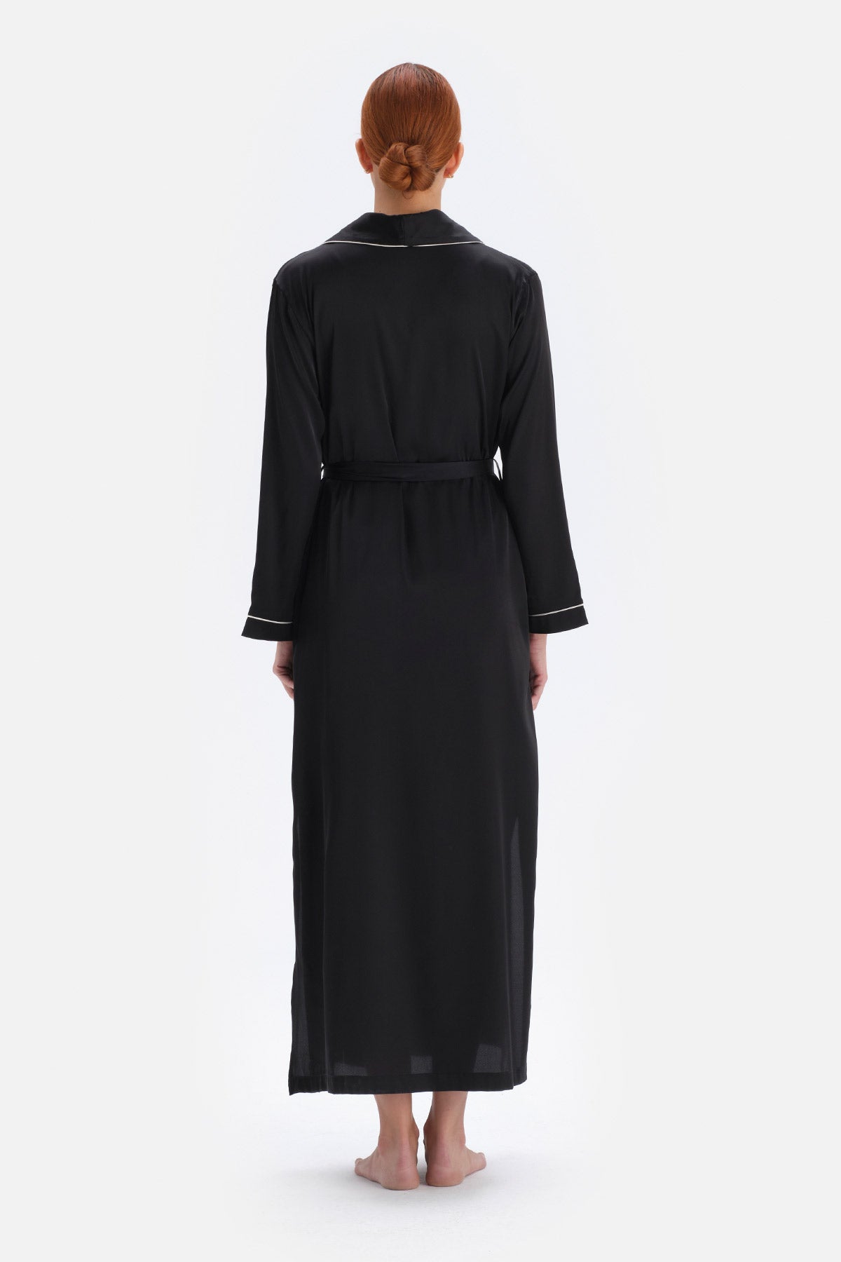 BLACK ROBE