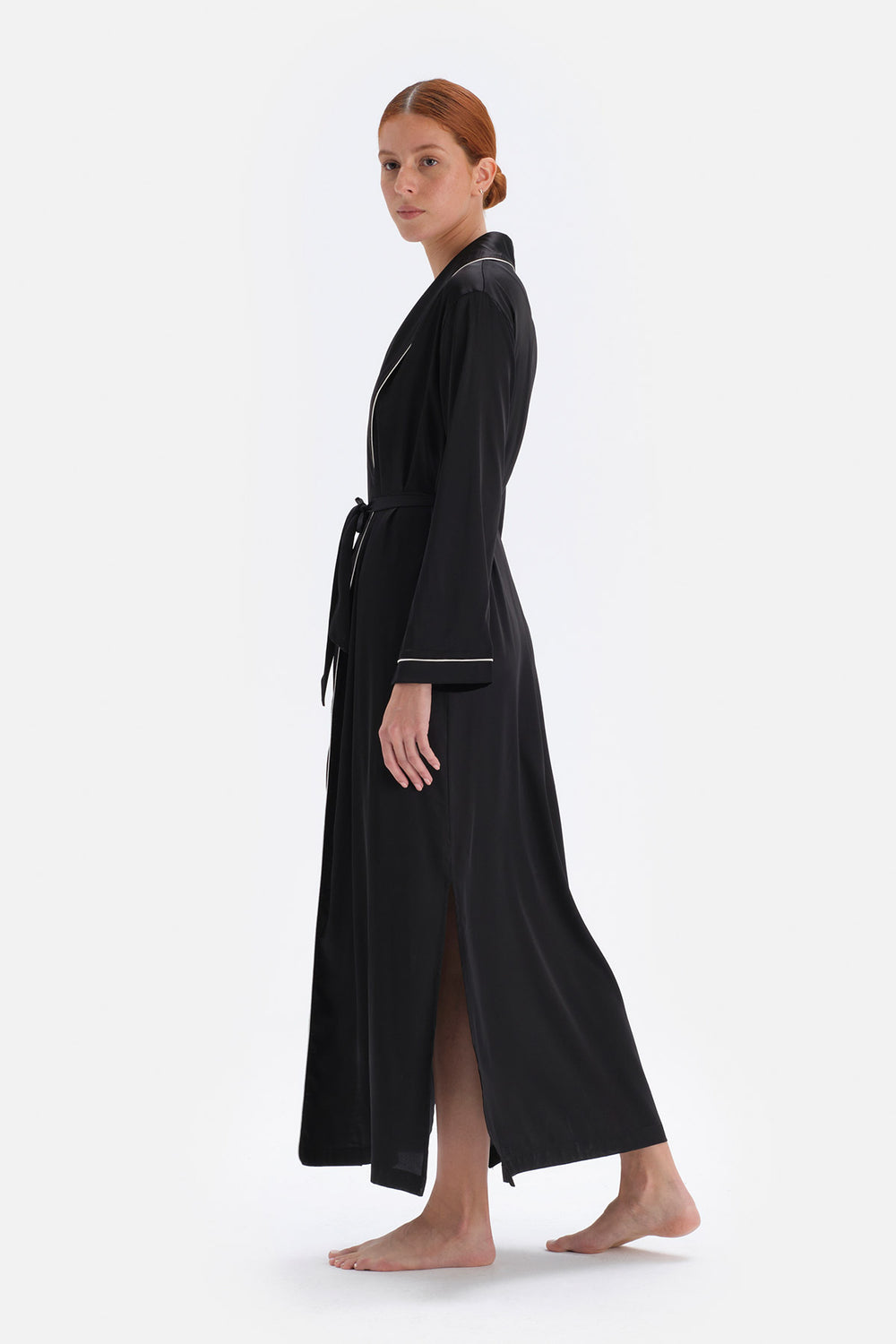 BLACK ROBE