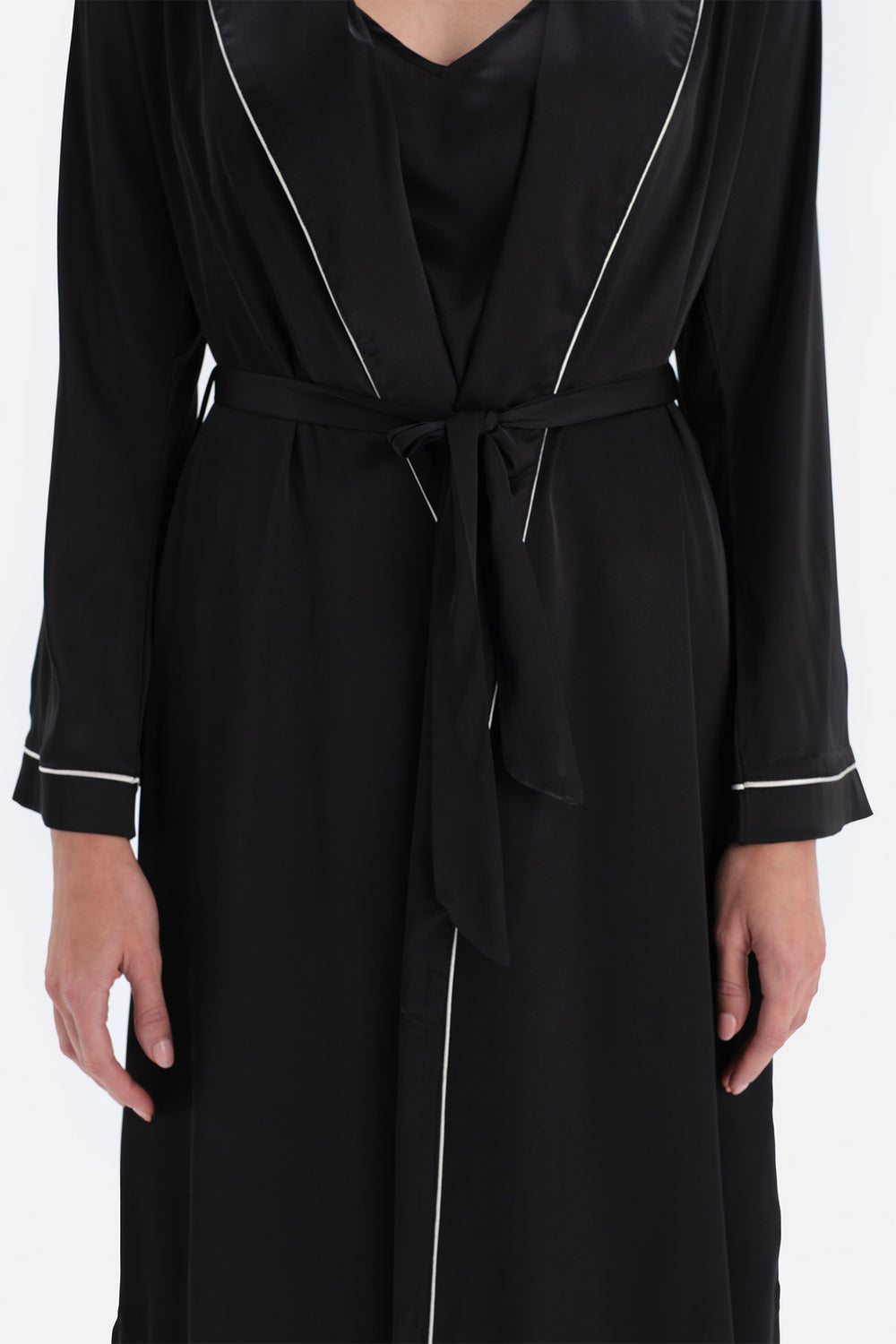 BLACK ROBE