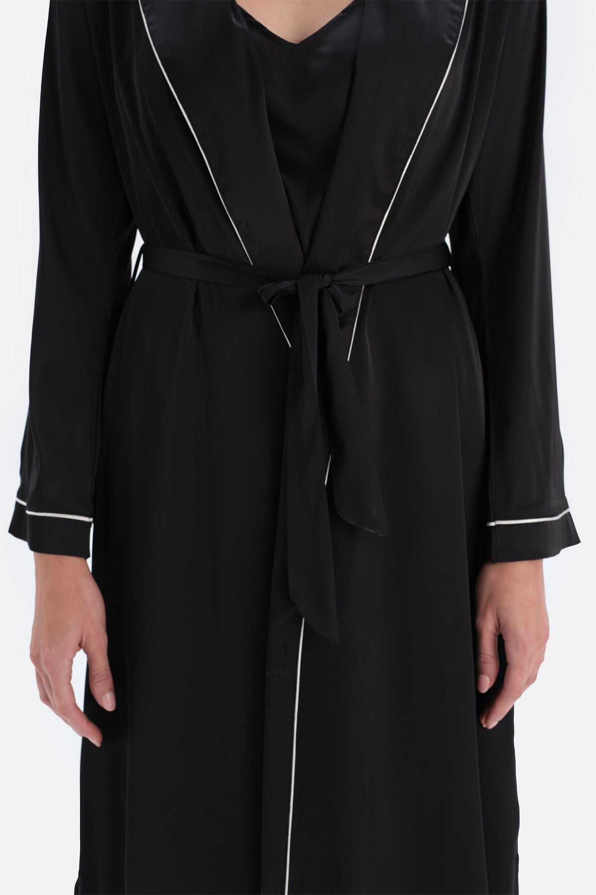 BLACK ROBE