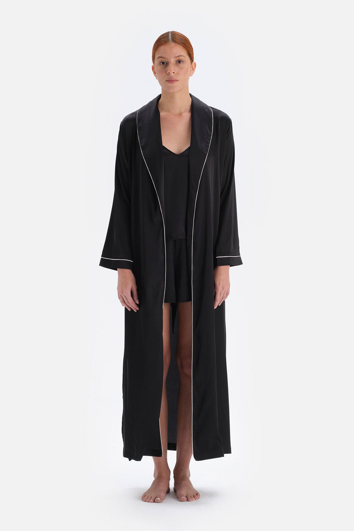 BLACK ROBE