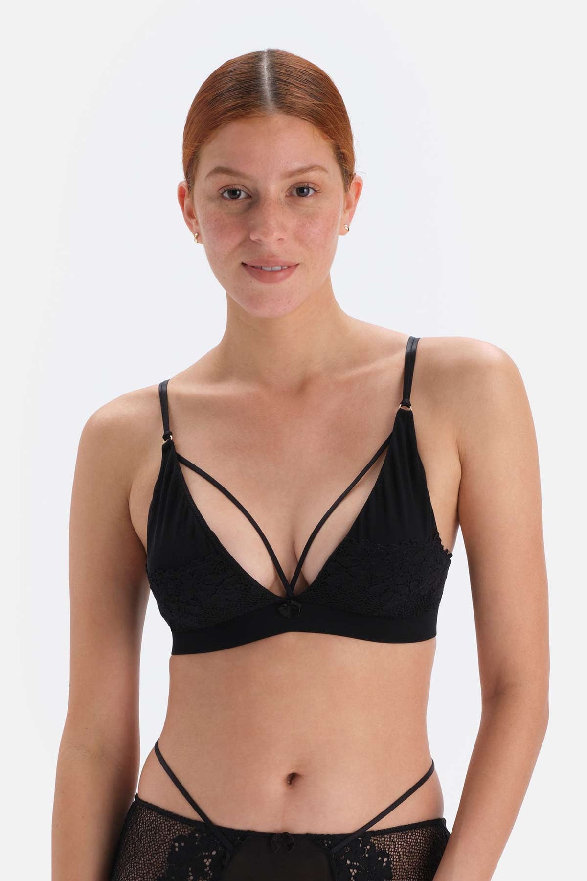 BLACK BRA
