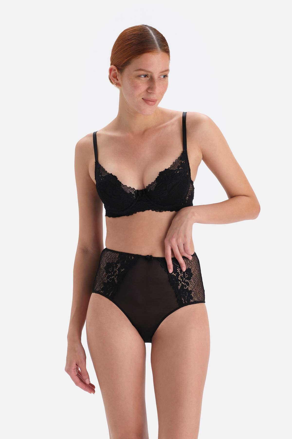 BLACK BRA