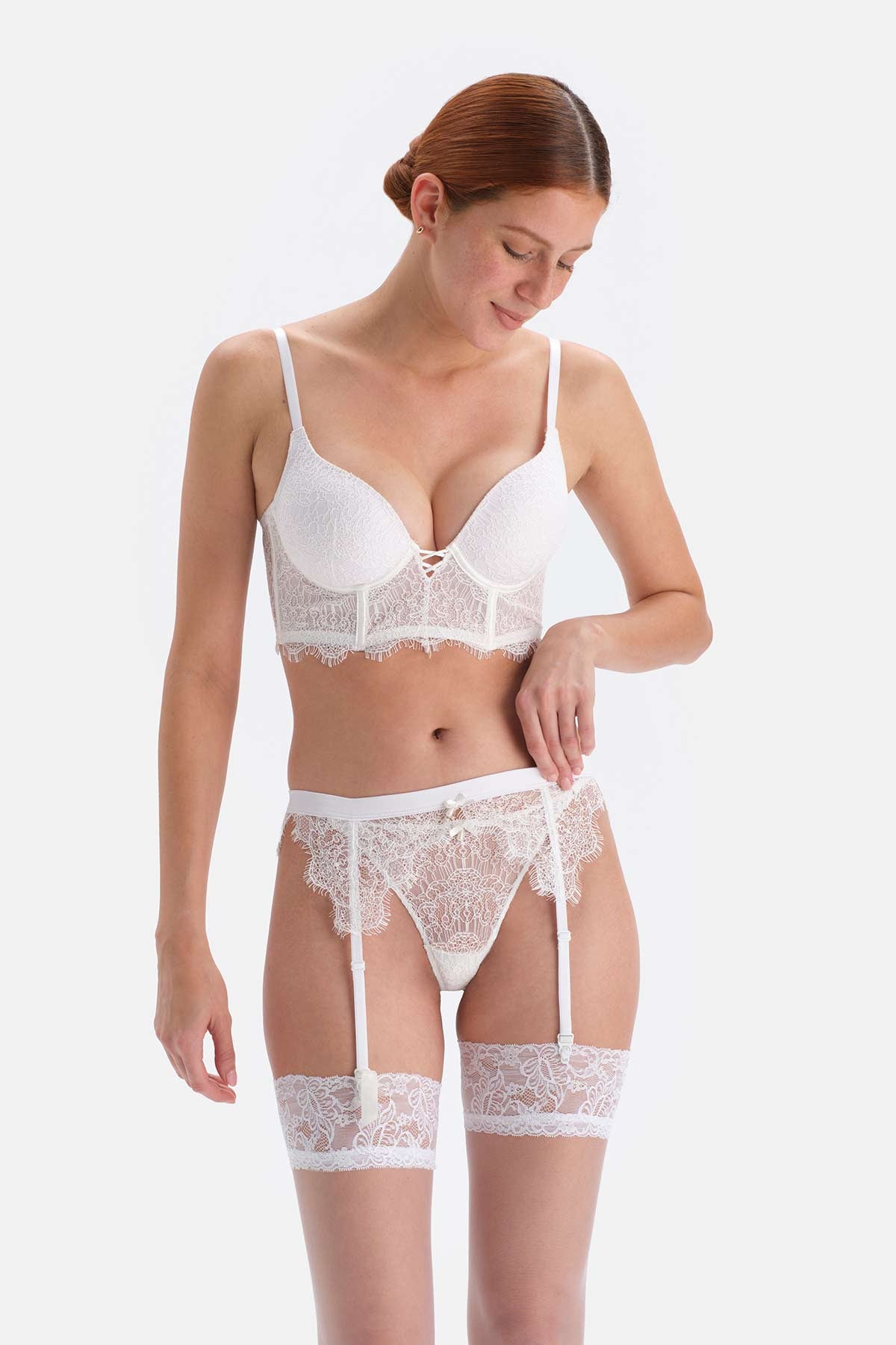 WHITE GARTER