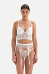 WHITE GARTER