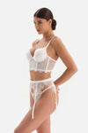 WHITE GARTER