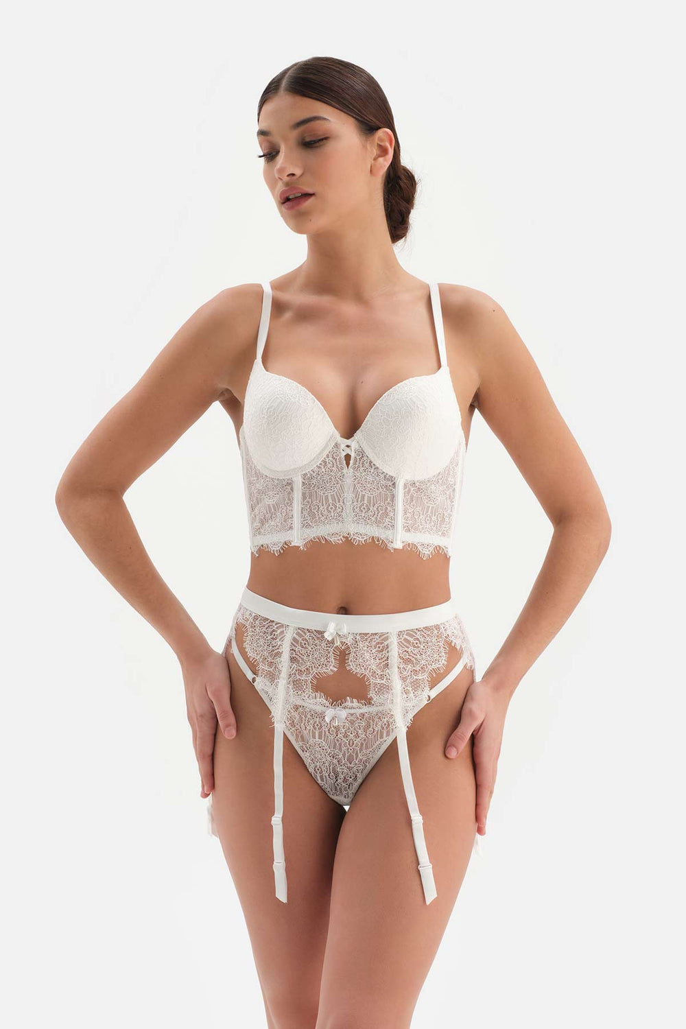 WHITE GARTER